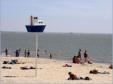 Royan, sur la Grande Conche, petit bateau rve de naviguer !