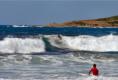 Surfeur sur la plage du Grand Capo