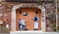 Roussillon, scne de rue